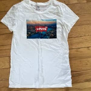 NWOT Levi’s Tshirt, white, size S